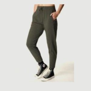 ISO Sweaty Betty Explorer Pants Dark Forest Green XS 25"